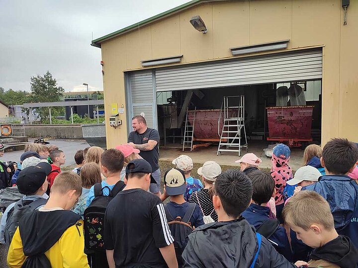 Schülerinnen und Schüler zu Besuch bei der Kläranlage Eppingen