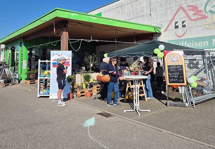 Stand des Fördervereins beim Raiffeisen-Markt