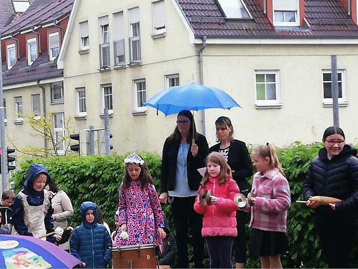 Schulfest „Die Grundschule im Rot blüht auf “
