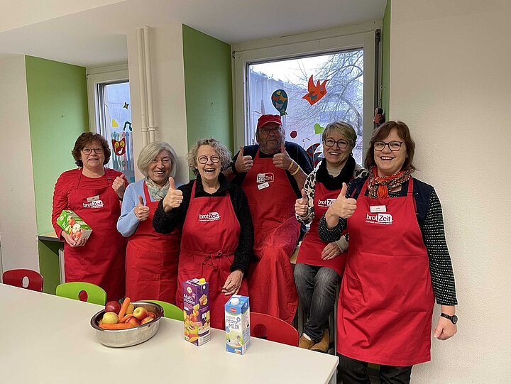 brotZeit-Helfer der Grundschule im Rot freuen sich